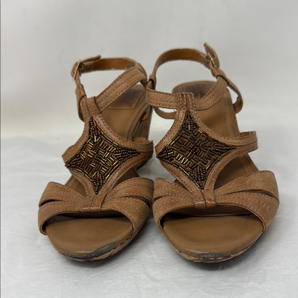 Clarks Bendables Tan leather beaded cork Wedge Sandals size 8